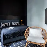 Apartman Oomph Breathe The Earthy Calm Of A 150sqm *