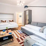 Oomph Breathe The Earthy Calm Of A 150sqm Апартаменты Берлин