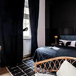 Oomph Breathe The Earthy Calm Of A 150sqm