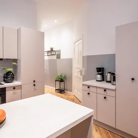 Oomph Breathe The Earthy Calm Of A 150sqm * برلين