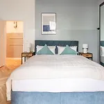 Appartement Oomph Breathe The Earthy Calm Of A 150sqm Berlijn